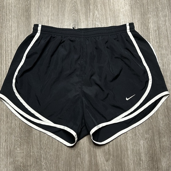 Nike Tempo
Women's Brief-Lined Running Shorts - Picture 3 of 4